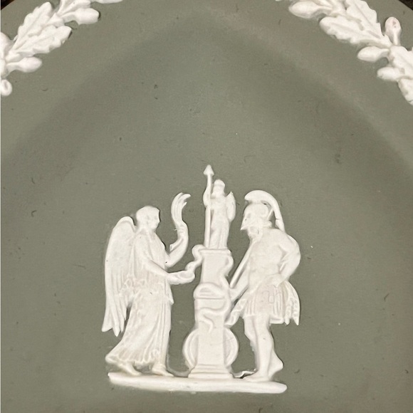 Vintage Wedgwood Jasperware Trinket Dish Green Grecian Leaf Spade Heart - Picture 5 of 8